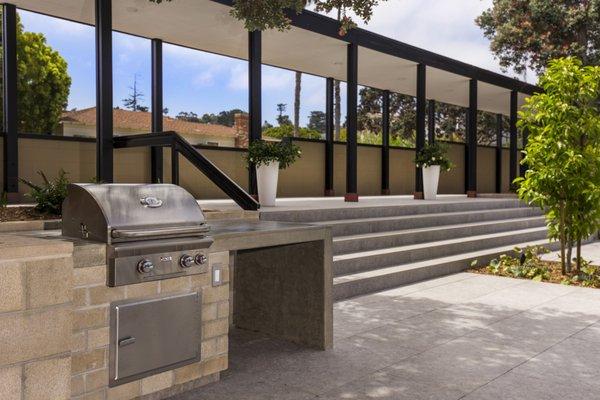 La Jolla Cliffs Condominiums - Tile, Walls, Stairs, Patio, BBQ, Award Winner