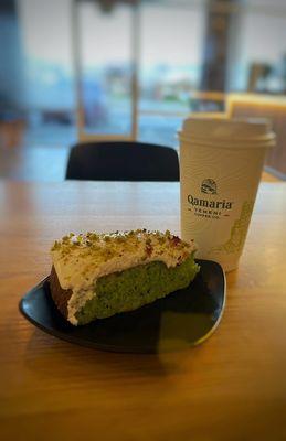 Pistachio cake & tea