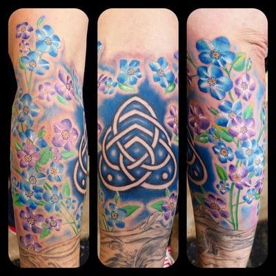 Forget-Me-Nots and the Celtic symbol for Motherhood. Amazing free-hand work by Daniel L.