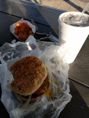 Cheeseburger, tater tots, and drink.