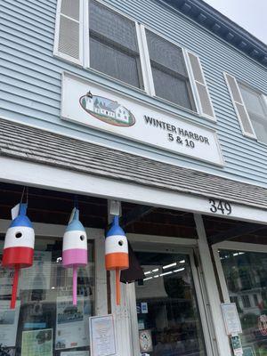 Super cute store with lots of Maine souvenirs!  Staff is  kind and very helpful!  Worth a stop!