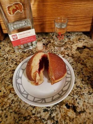 My Tuesday Afternoon Paczki Sippy & Snack.  This PACZKI has A Good Strawberry Filling!    3/1/22