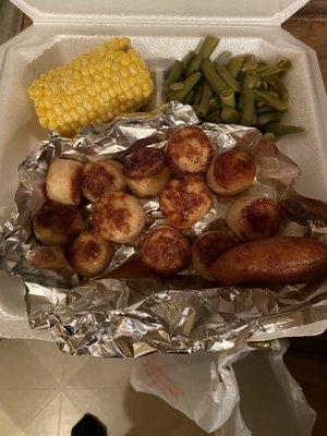 Scallops with green beans and corn