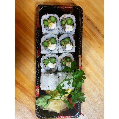 Asparagus tempura roll