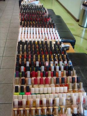 More than 500 different polishes to choose from