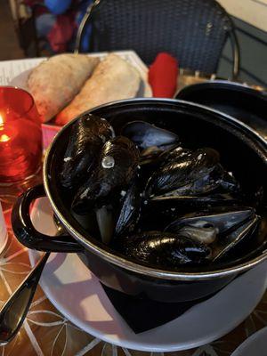 Fresh Black Mussels