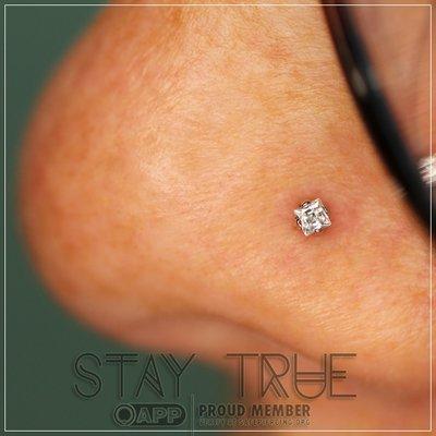 Nostril piercing, 18k Yellow Gold! Princess-Cut Swarovski Crystal!