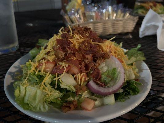 The house salad with their homemade salad dressing was my favorite!