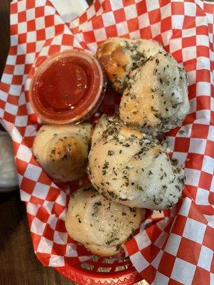 6 Garlic Knots