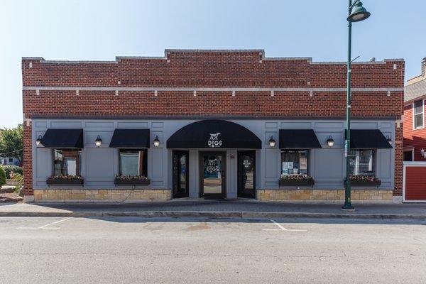 Located in beautiful and historic downtown Lemont.