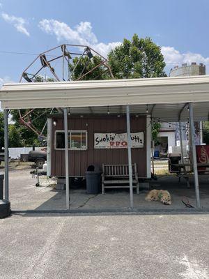 Don't let the parking lot vibes deter your from getting some delicious bbq. My dog even got a bone that he very much enjoyed.