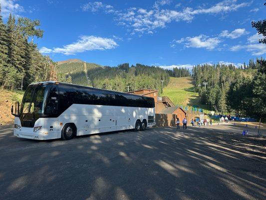 Private bus charters to any location for any size group! Gray Line Arizona Tours and Bus Rentals.