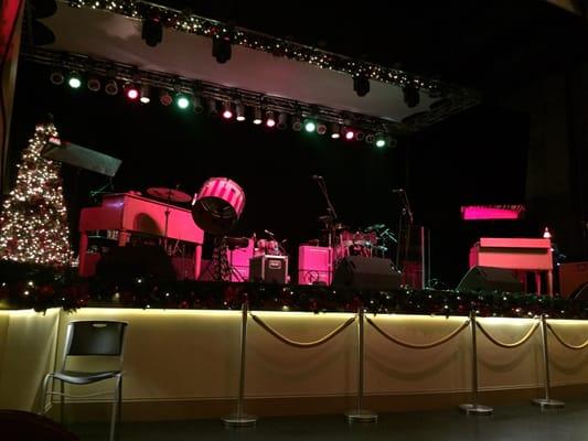 The stage at the D and R!