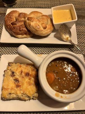 Hungarian Goulash with an onion cake, pretzels with cheese