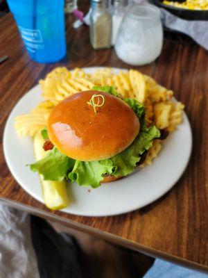 Great bacon/Bleu burger!!! Sorry for the bad pic! Fresh/crispy lettuce though!