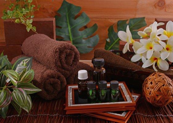 Meet luxury and treatment. We employ hot towels and aromatherapy to achieve ultimate wellness.