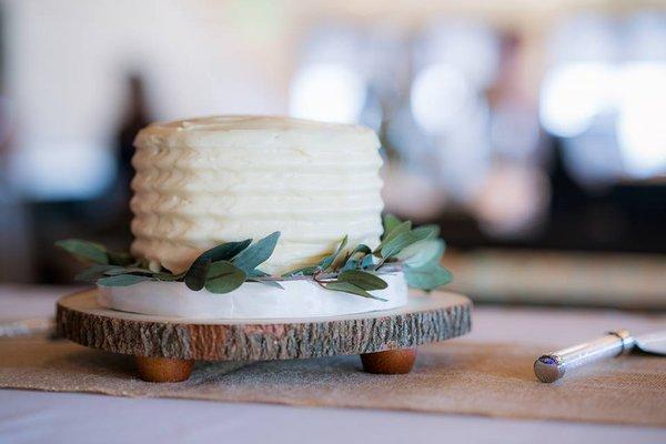 Rustic "Bride & Groom" wedding cake.