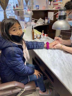 She said papa i want my nail done