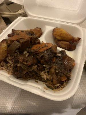 Oxtails, rice and beans and plantains