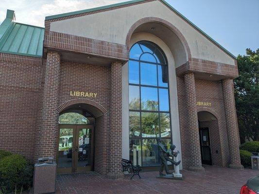 Front of the Beaufort Public Library