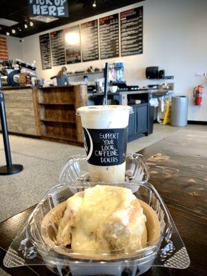 Cinnamon roll & caramel cream fold foam coffee