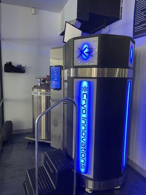 Cryotherapy tank