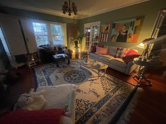 Carlton Inn interior, living room