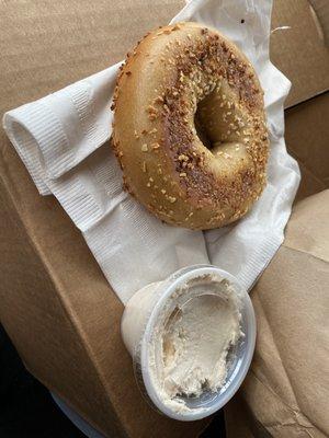 Onion bagel and spread