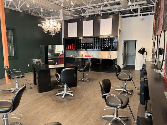 Christopher's Salon
2525 Orchard Lake Rd.
Sylvan Lake, MI 48320
(248) 681-1023