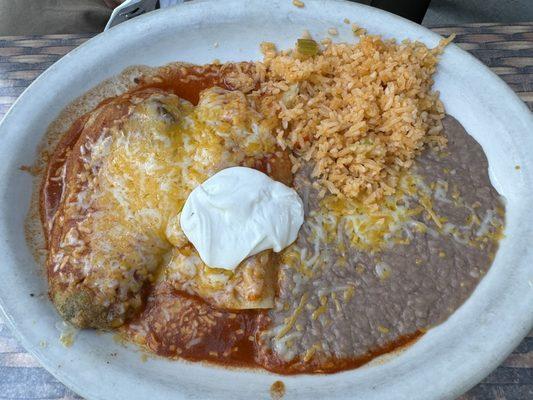 Enchilada and chili relleno (pass on the relleno)