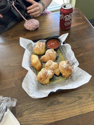 Garlic knots