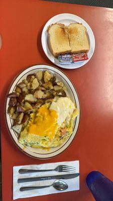 Vegetarian Omelette with potatoes and toast