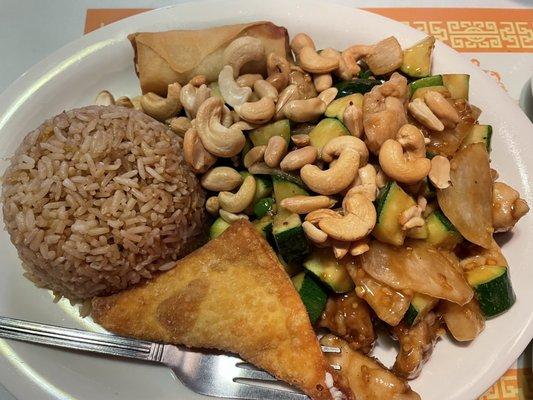 3. Cashew Chicken Combo Lunch  Special