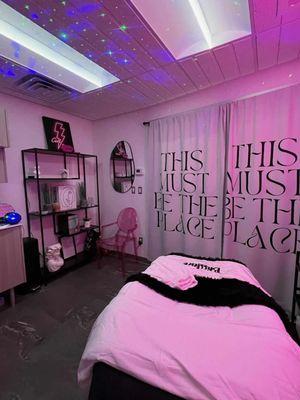 Blissface Esthetics 
 301 Newbury Street Suite 4 Studio 17
 Danvers, MA 01923
 (866) 952-3223  
 Services: https://blissfaceesthetics.com