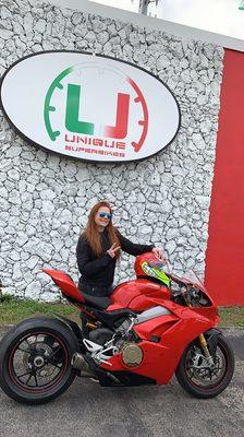 Congratulations to Ana for the purchase of her new Ducati V4 S!