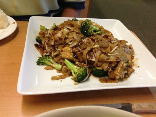 Chicken Pad Kee Mao