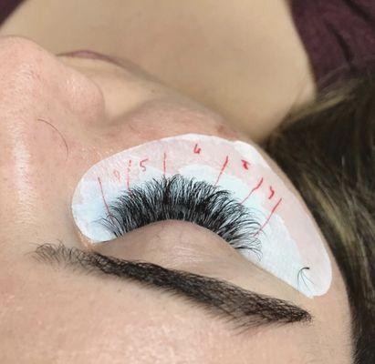 Falsie look eyelash extensions