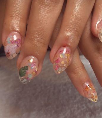 Hard Gel with encapsulated flowers