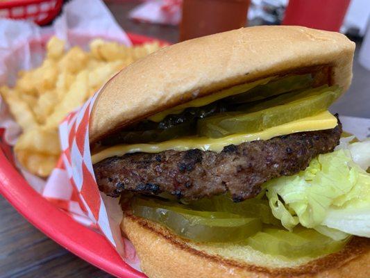 Texas Cheeseburger, sans tomatoes and onions (w/ extra pickles)