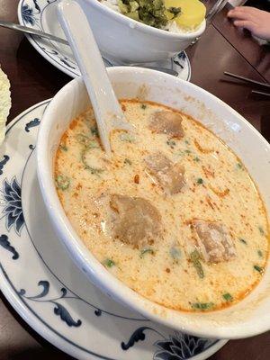 Salty soy milk soup (add hot chili)