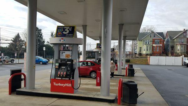 ×8 Gas pumps