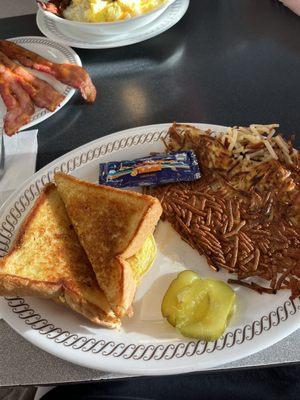 Scrambled egg sandwich on Texas toast with hash browns