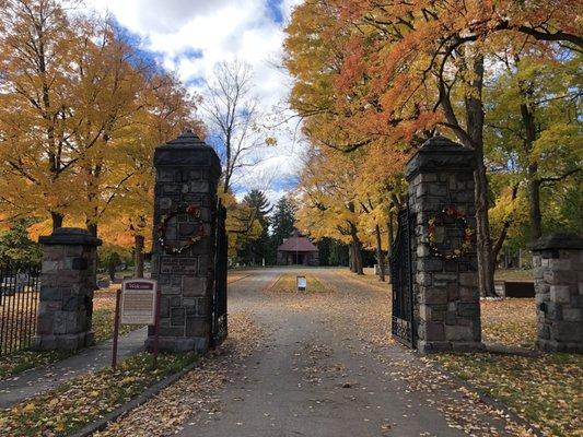 Entrance in fall