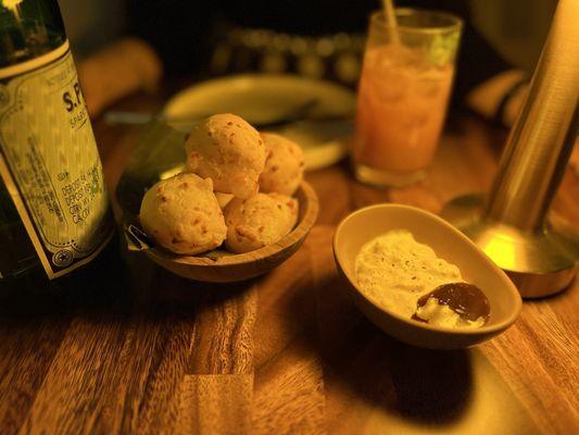 Pao de quiejo with dipping sauce