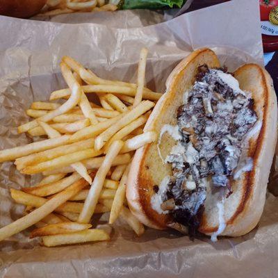 Cheesesteak & fries, no peppers