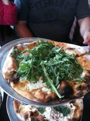 Arugula, cheese pizza