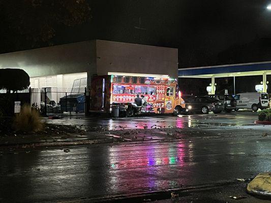 Sometimes parked near the Chevron on Berryessa and Lundy. People come even when it rains out.