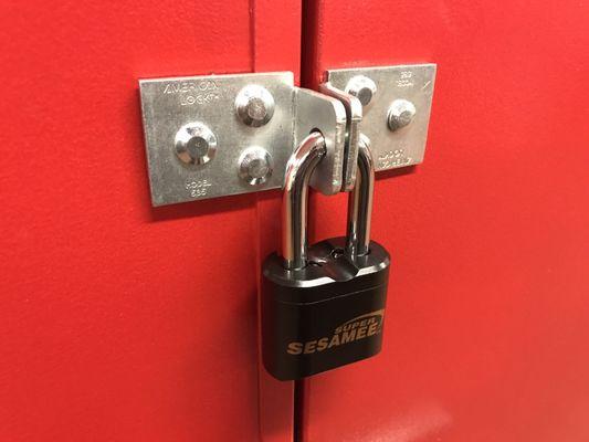 Heavy-duty hasp with Sesame combination padlock