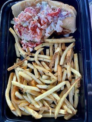 Lobster roll with aioli fries