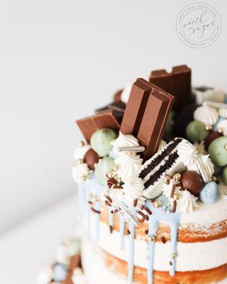 Semi Naked Chocolate Cake